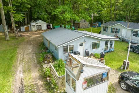 9688 Sandra Lou Dr, Crystal, MI 48818