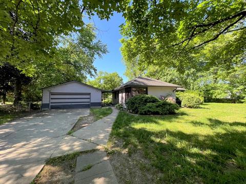 325 E Michigan Ave, Three Rivers, MI 49093