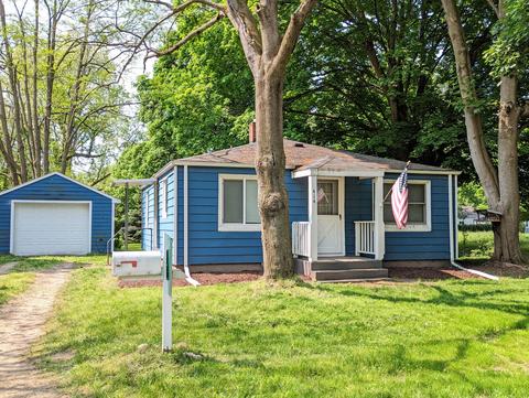 414 Drew St, Paw Paw, MI 49079