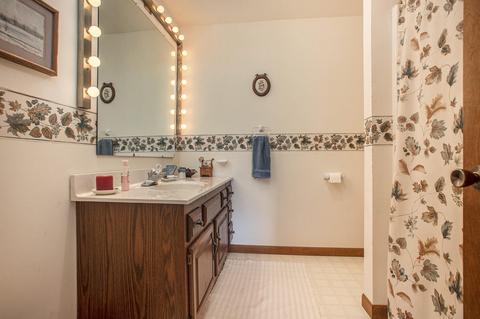 407 Midlakes Blvd, Plainwell, MI 49080 photo 27