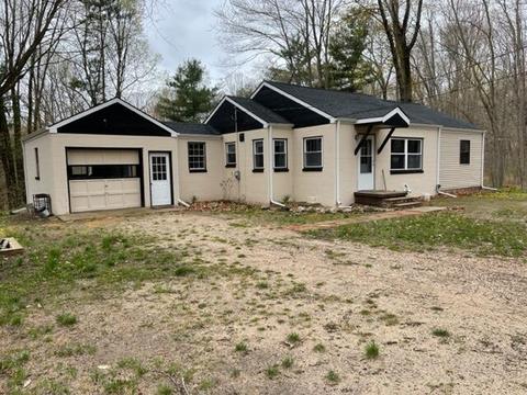 746 W 48th St, Newaygo, MI 49337
