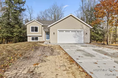 6489 Luda Ct, Coopersville, MI 49404