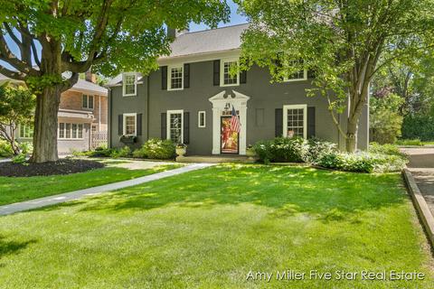426 Cambridge Blvd SE, Grand Rapids, MI 49506