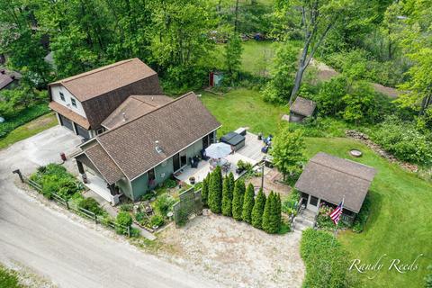 8673 Beachler Dr NE, Greenville, MI 48838