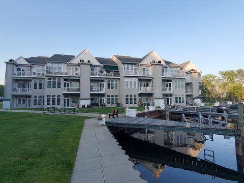 2411 Lake Ave #14, North Muskegon, MI 49445