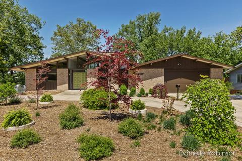 2745 Porter St SW, Wyoming, MI 49519