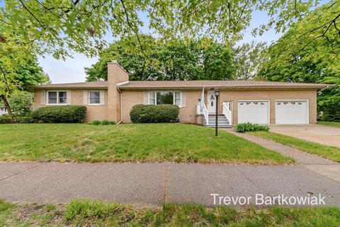 919 S Albee St, Grand Haven, MI 49417