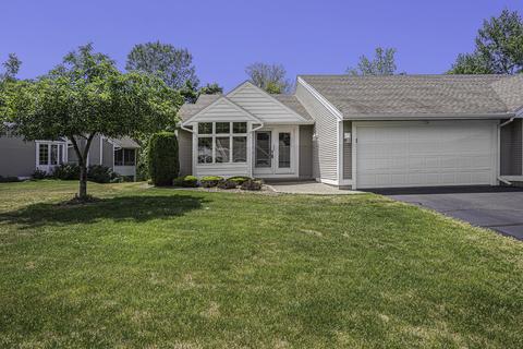 774 Clarewood Ct, Holland, MI 49423