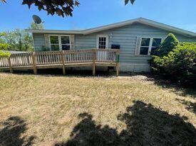 24983 E Point Dr, Mattawan, MI 49071