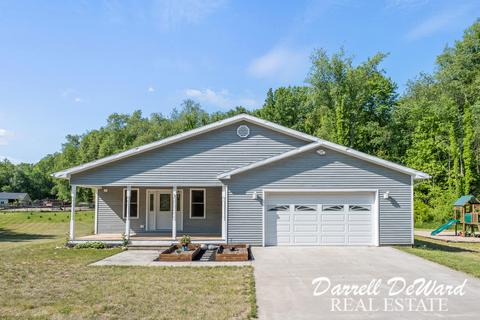 1960 River Rd, Hastings, MI 49058