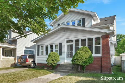 1040 Lake Michigan Dr NW, Grand Rapids, MI 49504