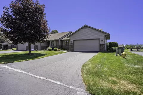 9064 Lakeview Ct #108, Zeeland, MI 49464