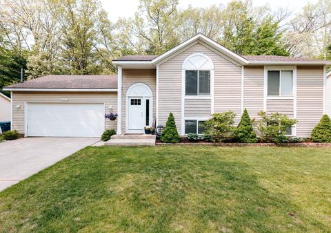 14917 Minetta Ave, Spring Lake, MI 49456