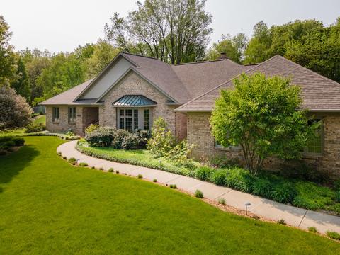 8628 Plover Dr, Kalamazoo, MI 49009