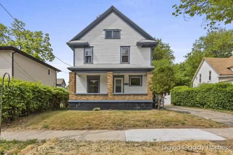 1007 Sherman St SE, Grand Rapids, MI 49506