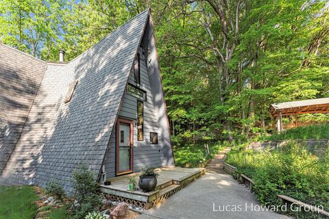 3825 Engle Rd, Middleville, MI 49333