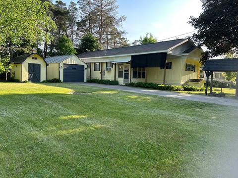 108 Westview Dr, Houghton Lake, MI 48629