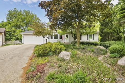 1027 N Park St NE, Grand Rapids, MI 49525