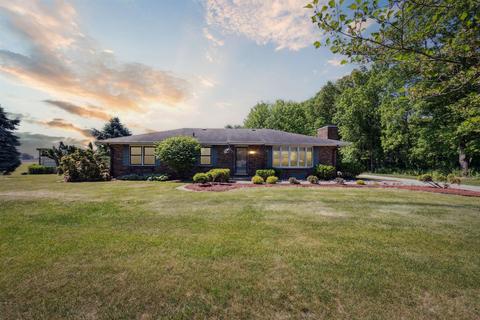 6958 Fairland Rd, Berrien Springs, MI 49103