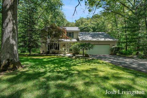 56 Tia Trl, Lowell, MI 49331