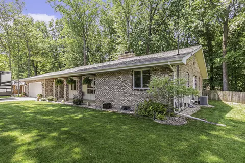4242 Emerald Dr, Bridgeport, MI 48722