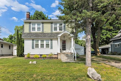 9 Lamoreaux Dr NE, Comstock Park, MI 49321