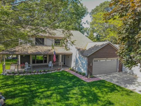 1464 Bayview Dr, Norton Shores, MI 49441