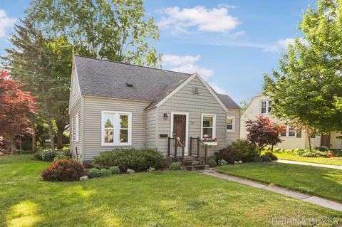29 S Park St, Zeeland, MI 49464