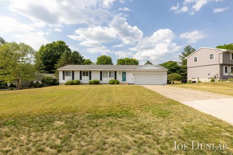 475 Adapointe Dr SE, Ada, MI 49301 photo 2