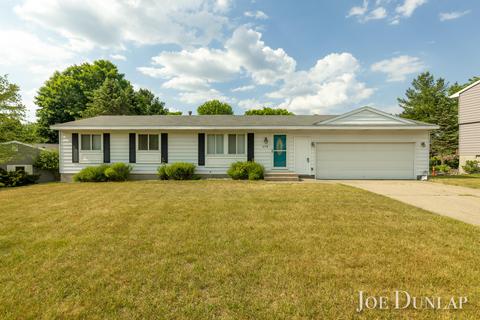 475 Adapointe Dr SE, Ada, MI 49301