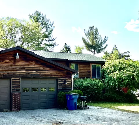 349 60th St SE, Kentwood, MI 49548