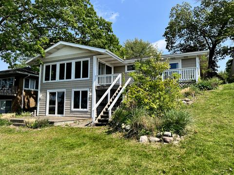 50230 E Lake Shore Dr, Dowagiac, MI 49047
