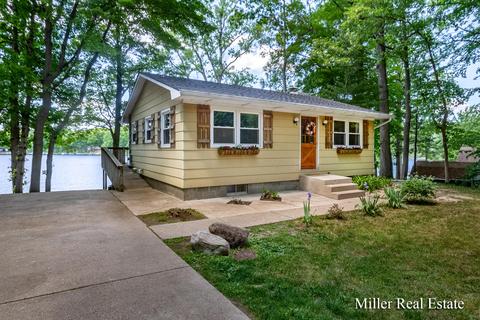 6549 Woods Trail Dr, Delton, MI 49046
