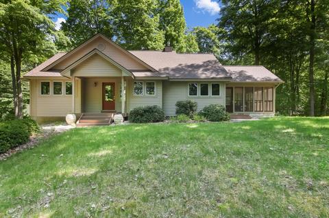 21125 Valencourt Rd, Copemish, MI 49625