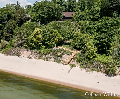 8554 Chuckanut Dr, Montague, MI 49437