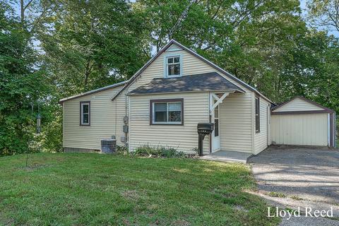 106 Sunnyside Ct, Greenville, MI 48838