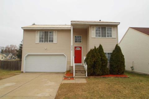 205 Garland St SE, Kentwood, MI 49548