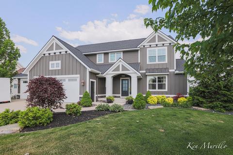 8262 Mid Park Dr, Jenison, MI 49428
