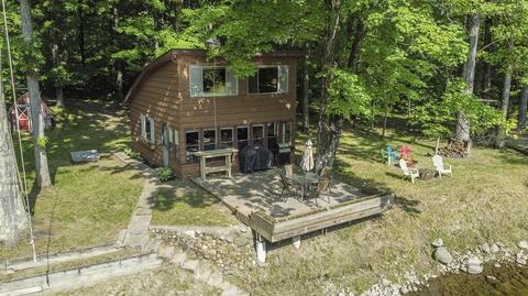 9095 Agawa Trl, Howard City, MI 49329
