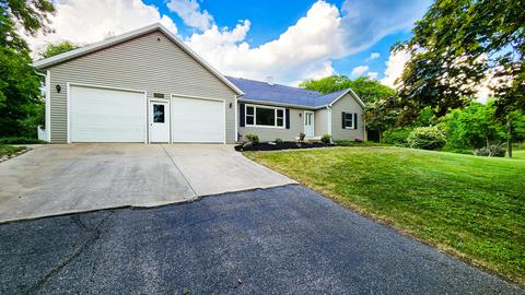 1392 Woodlure Dr, Kalamazoo, MI 49009
