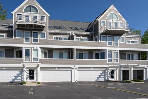 430 Lake Dr #113, New Buffalo, MI 49117