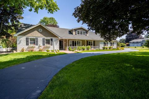 1722 Probert Rd, Jackson, MI 49203