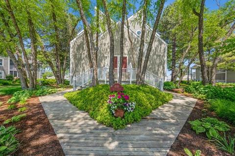 410 Oselka Dr #223, New Buffalo, MI 49117