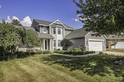 5490 E Heathwood Dr SE, Kentwood, MI 49512