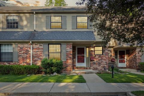 3230 Pine Bluff Ln, Kalamazoo, MI 49008