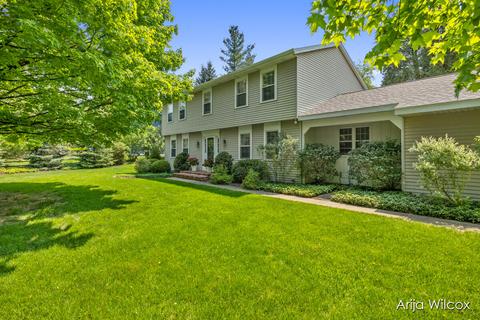 1476 Shadyview Dr SE, Grand Rapids, MI 49546