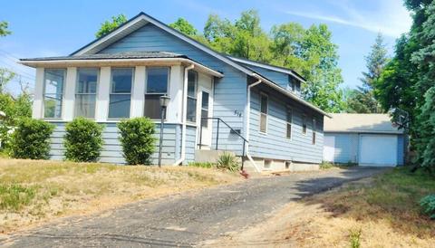 514 Crooks St, Belding, MI 48809