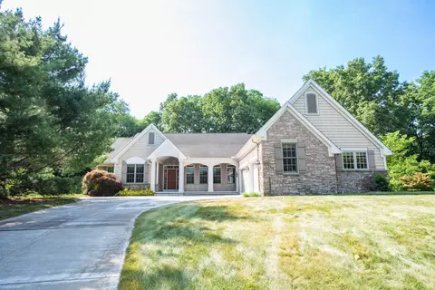 6481 Cullys Trl, Portage, MI 49024