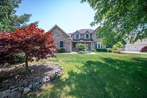 2595 Bell Cir, Stevensville, MI 49127