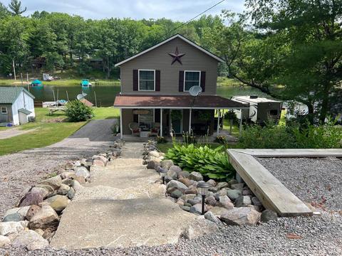 851 Pine St, Harrison, MI 48625 photo 1